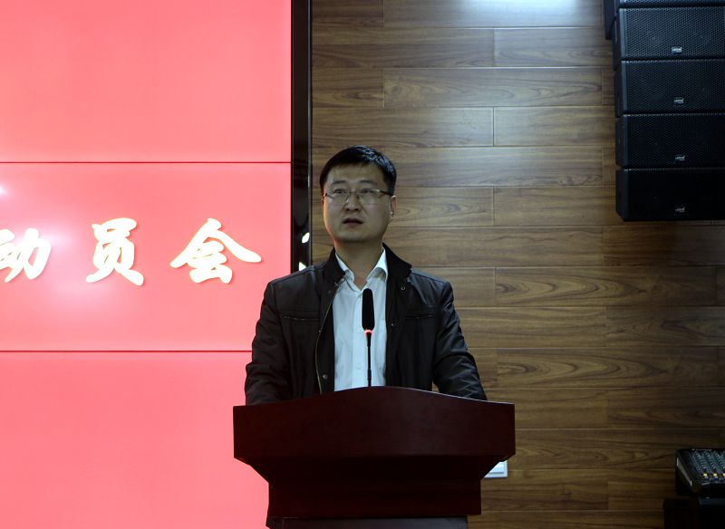 人事处处长尚亮宣读《关于开展信阳航空职业学院教师教学工作质量评审