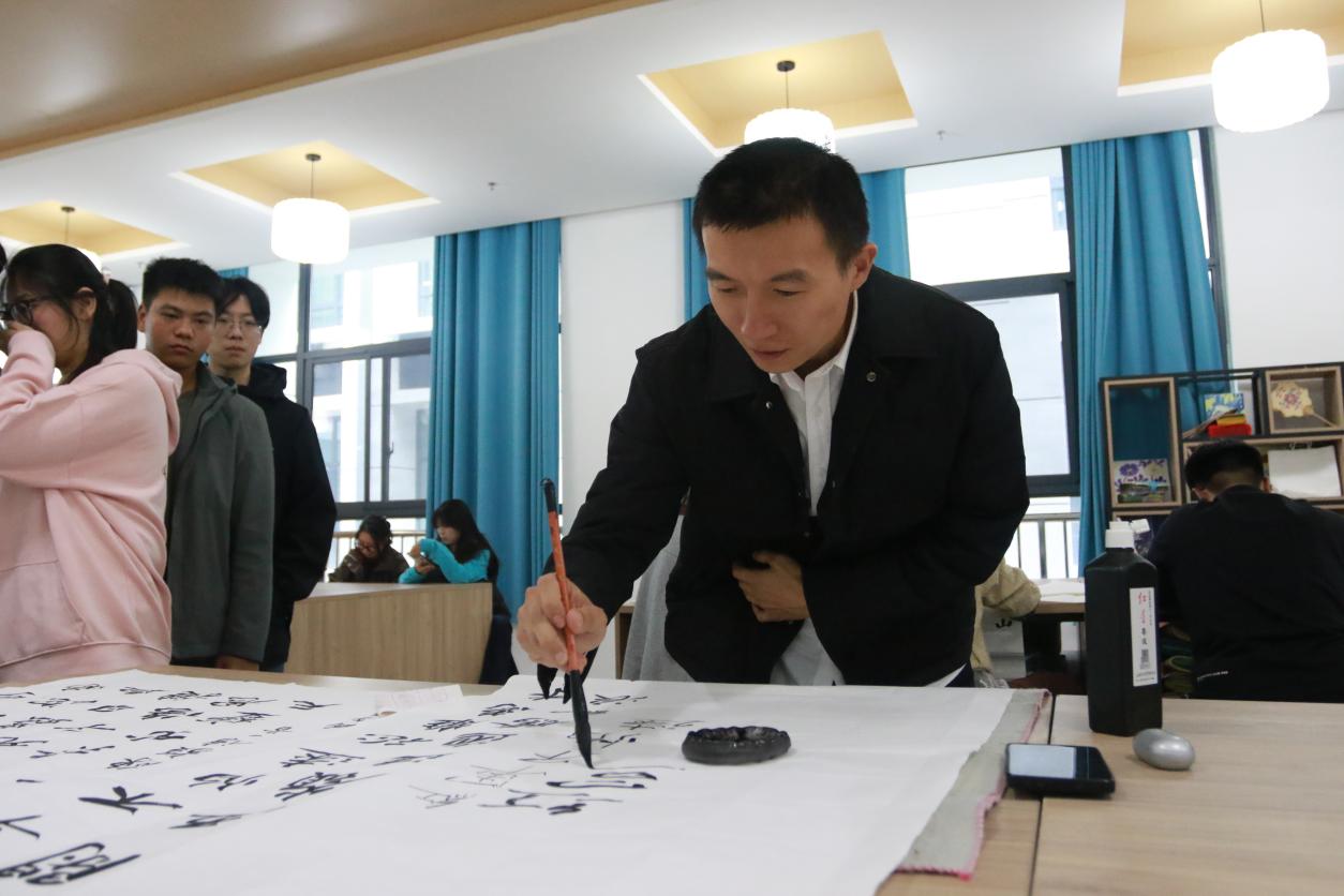 图片12.jpg 图片12.jpg